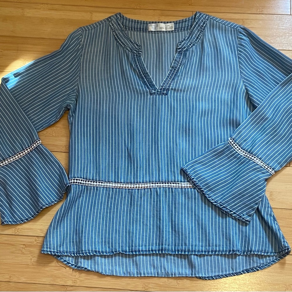 Time and Tru Blue Pinstripe and Lace Blouse Bell Sleeves Size Small - Picture 2 of 9